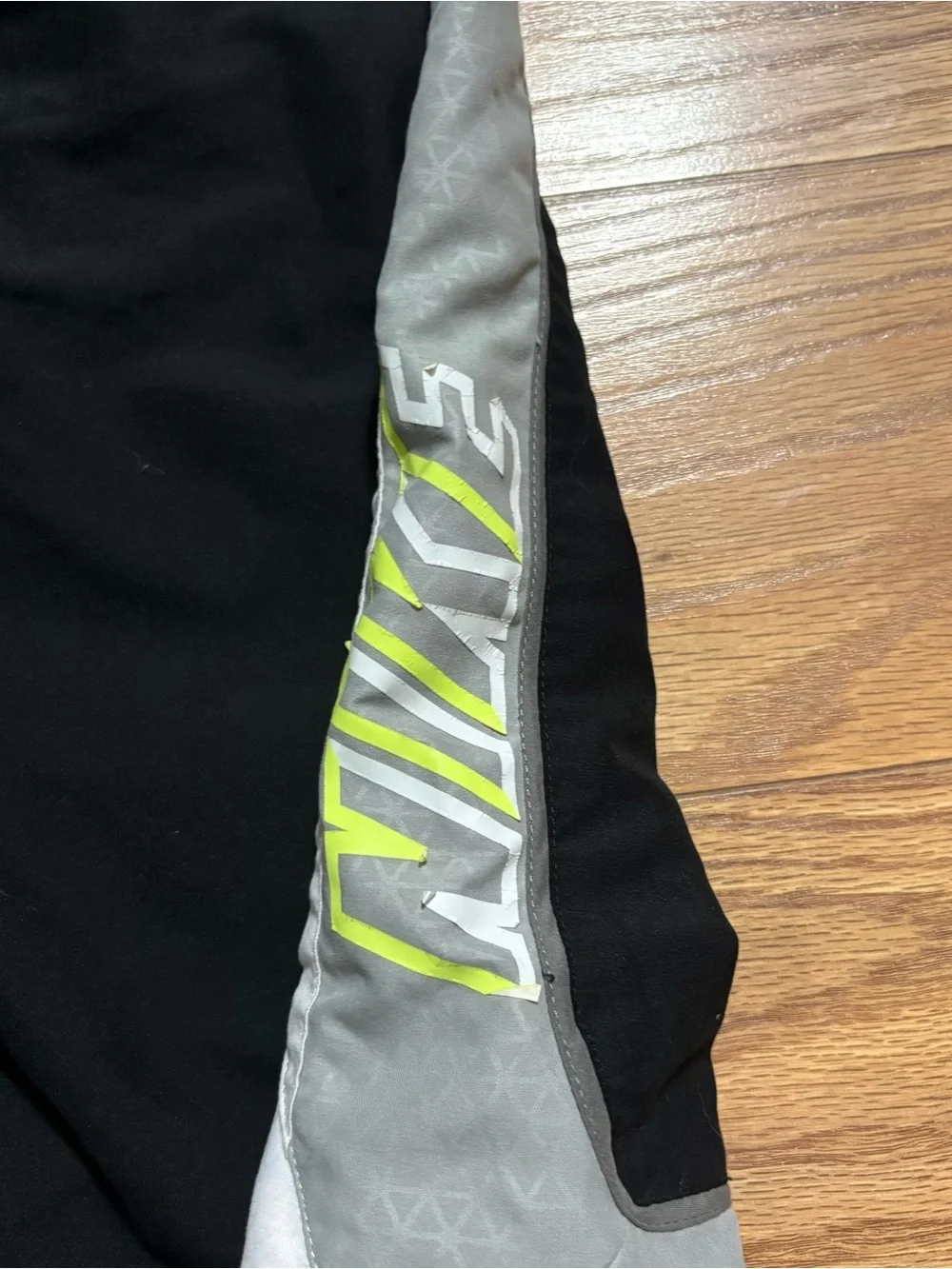 Nike Swim Trunks Board Shorts Men’s Large Black Gray Green